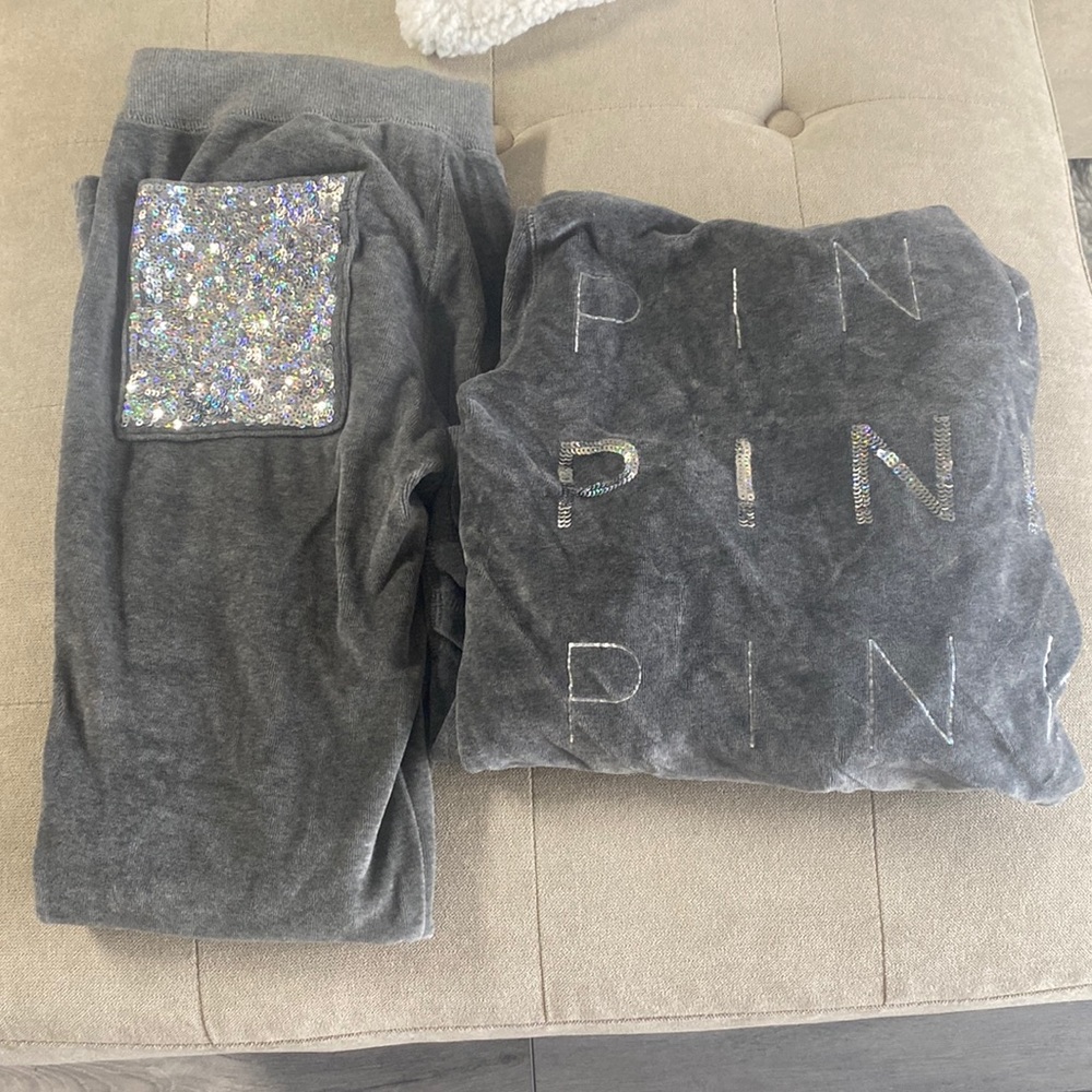 New Limited Edition 2013 Fashion Show mint condition XS set . Victoria Secret